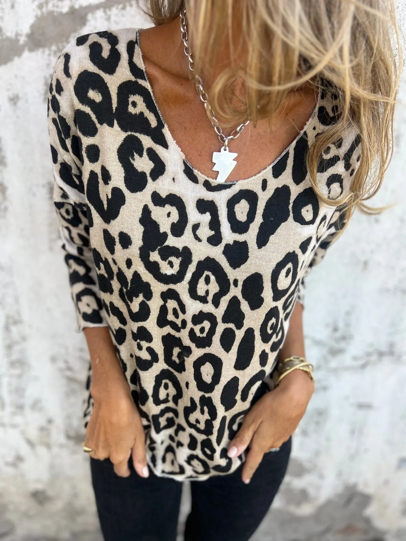Swantje - Blusa Redonda Con Cuello y Estampado De Leopardo | 1+1 Gratis