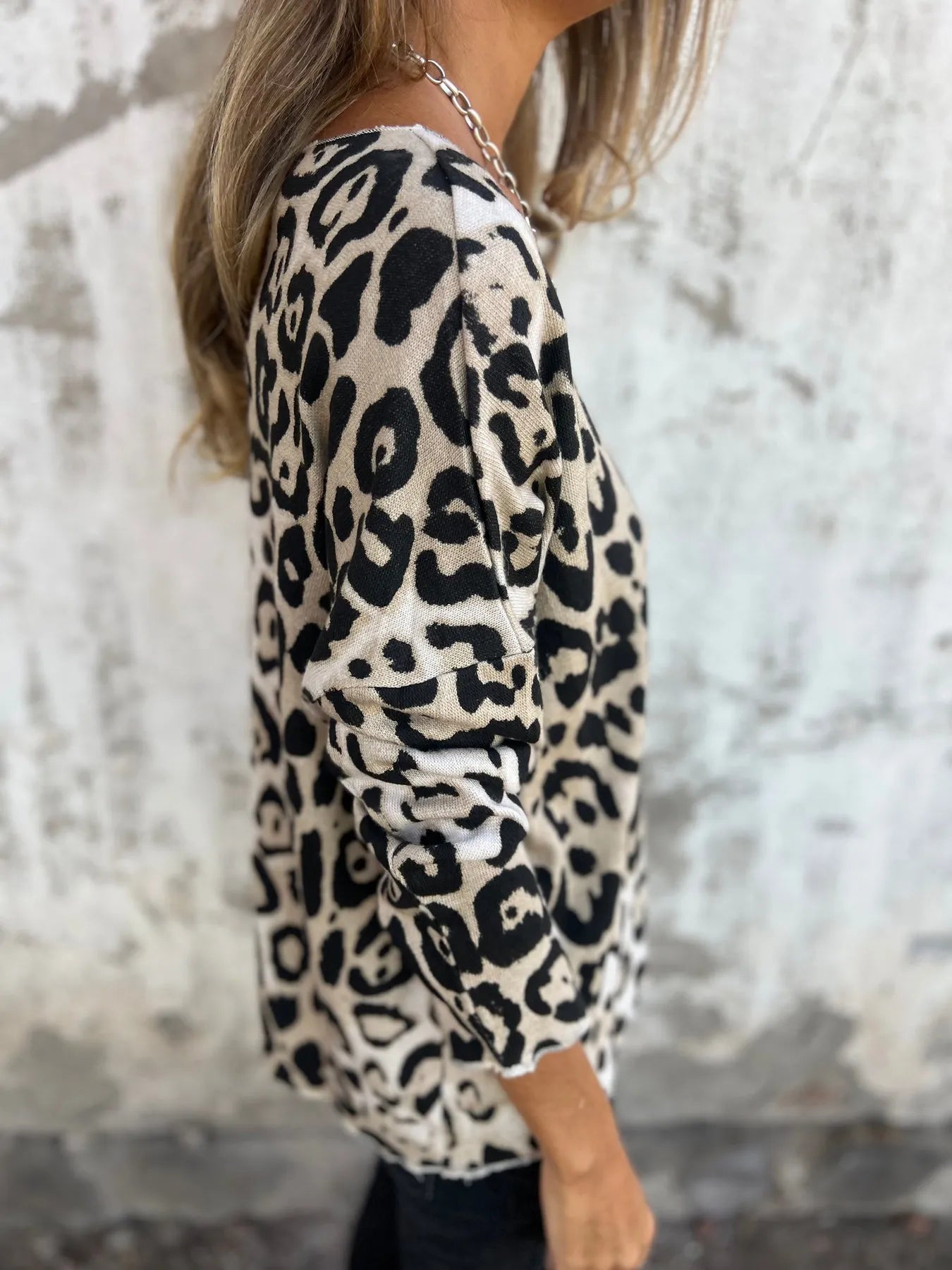 Swantje - Blusa Redonda Con Cuello y Estampado De Leopardo | 1+1 Gratis