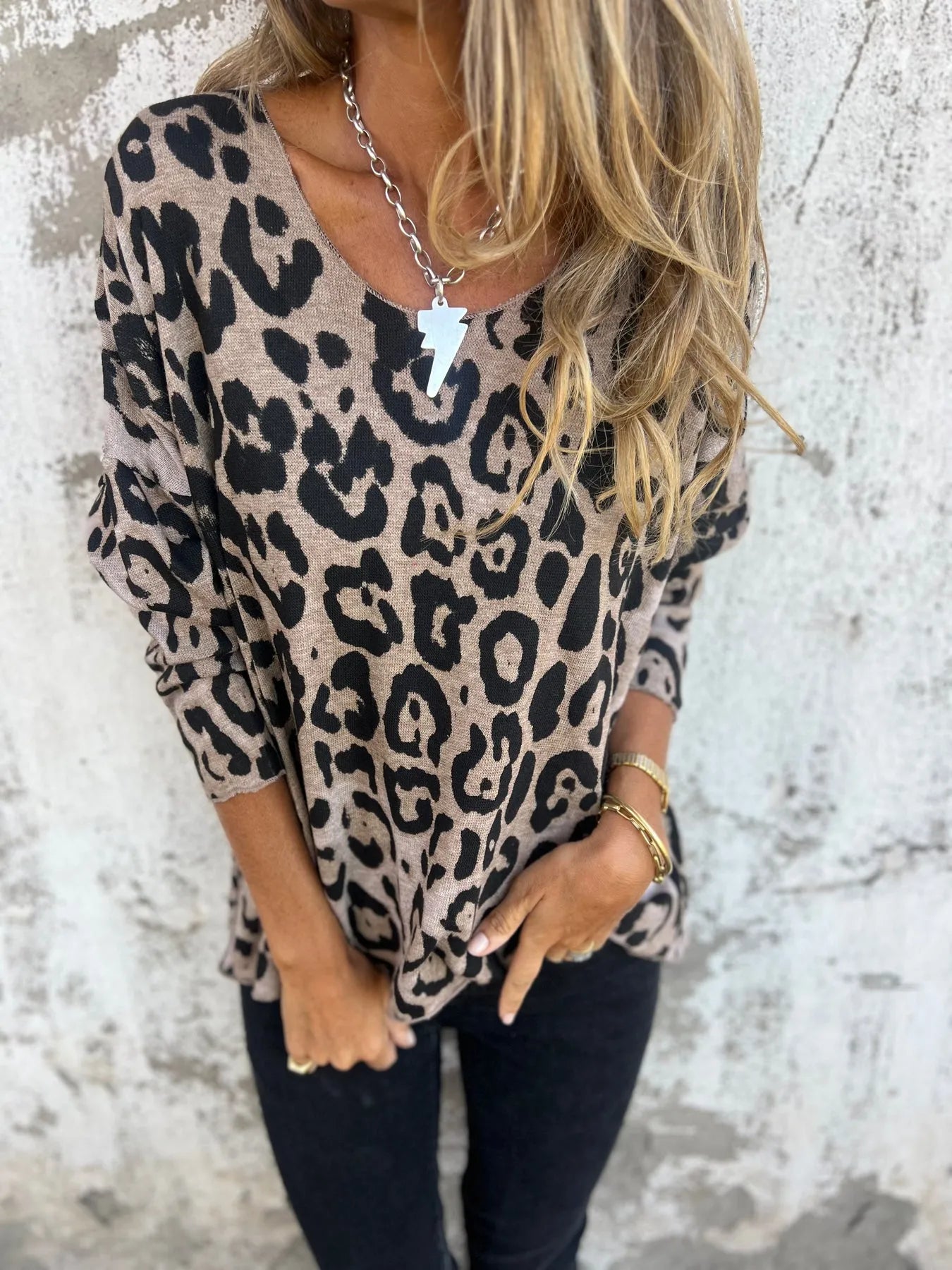 Swantje - Blusa Redonda Con Cuello y Estampado De Leopardo | 1+1 Gratis