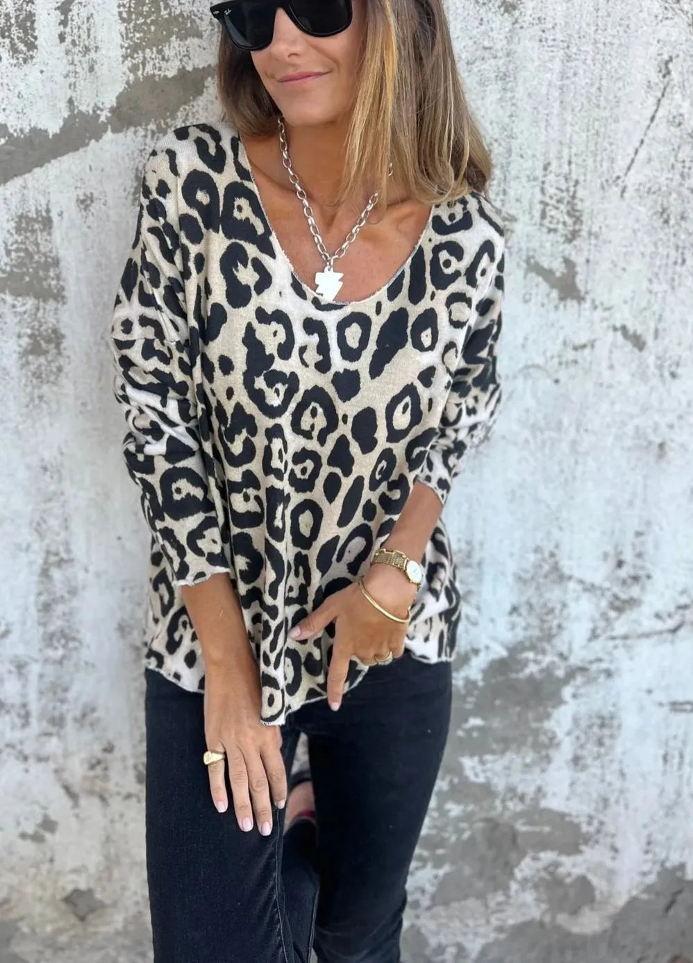 Swantje - Blusa Redonda Con Cuello y Estampado De Leopardo | 1+1 Gratis