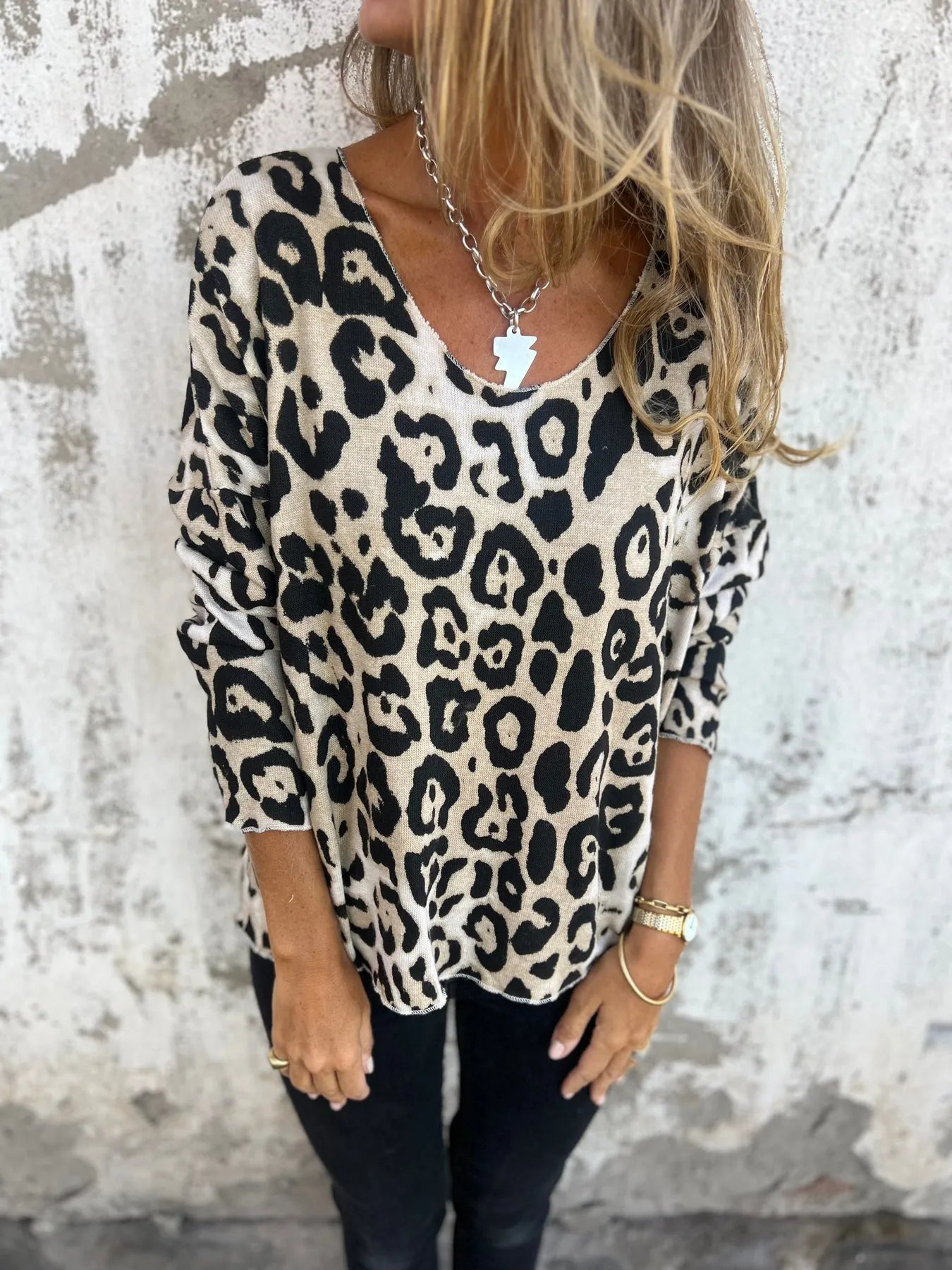 Swantje - Blusa Redonda Con Cuello y Estampado De Leopardo | 1+1 Gratis