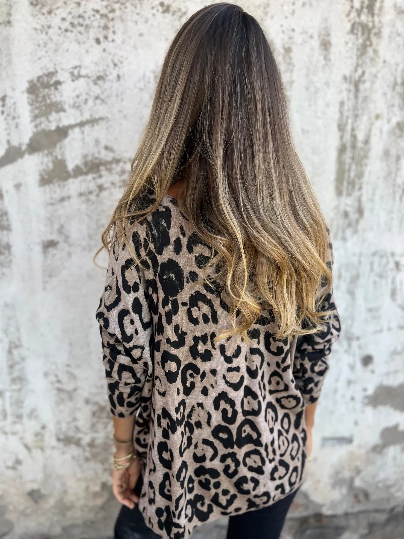 Swantje - Blusa Redonda Con Cuello y Estampado De Leopardo | 1+1 Gratis