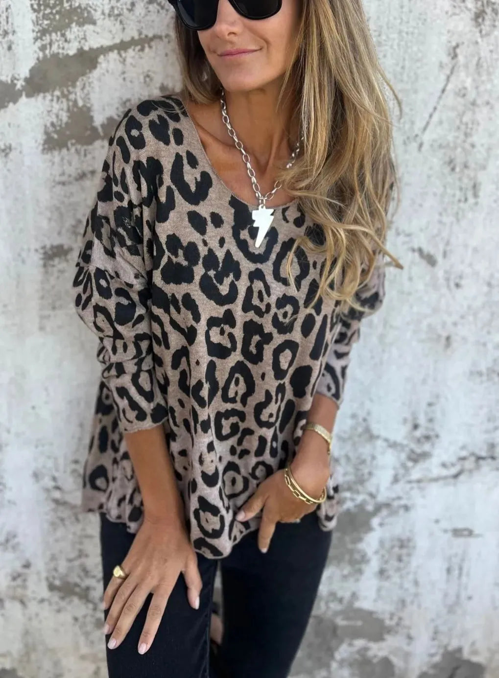 Swantje - Blusa Redonda Con Cuello y Estampado De Leopardo | 1+1 Gratis